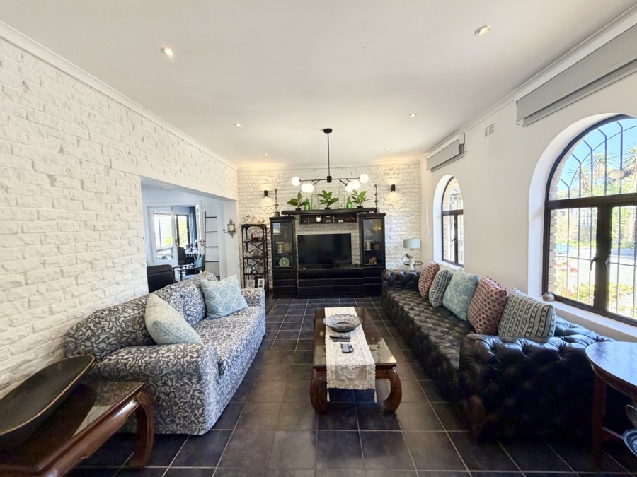 5 Bedroom Property for Sale in Flamingo Vlei Western Cape